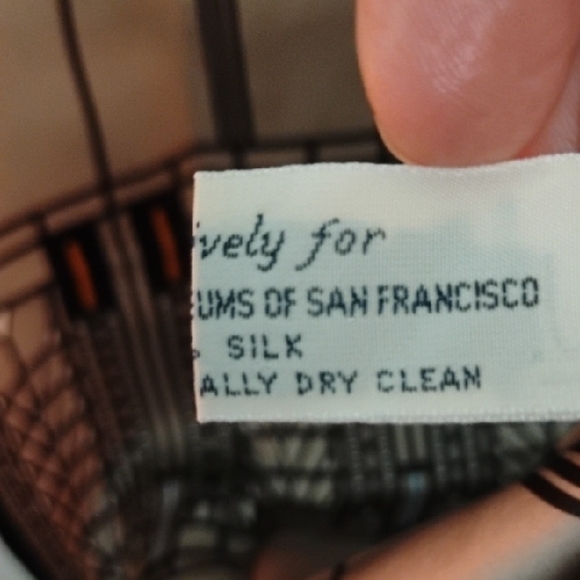 Frank Lloyd Wright Pattern Silk Scarf - Picture 3 of 6